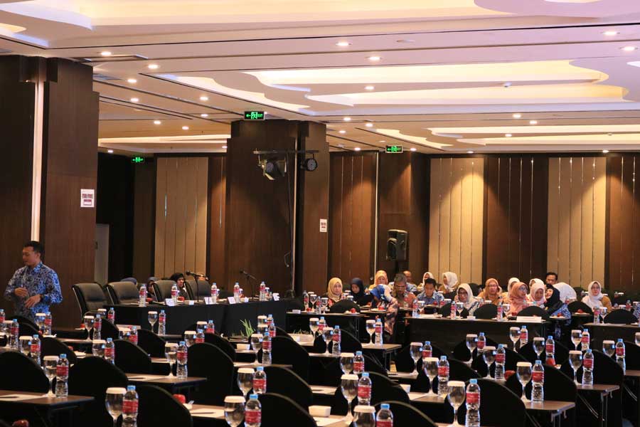 Peralatan multimedia dan LED Videotron untuk seminar dan workshop"