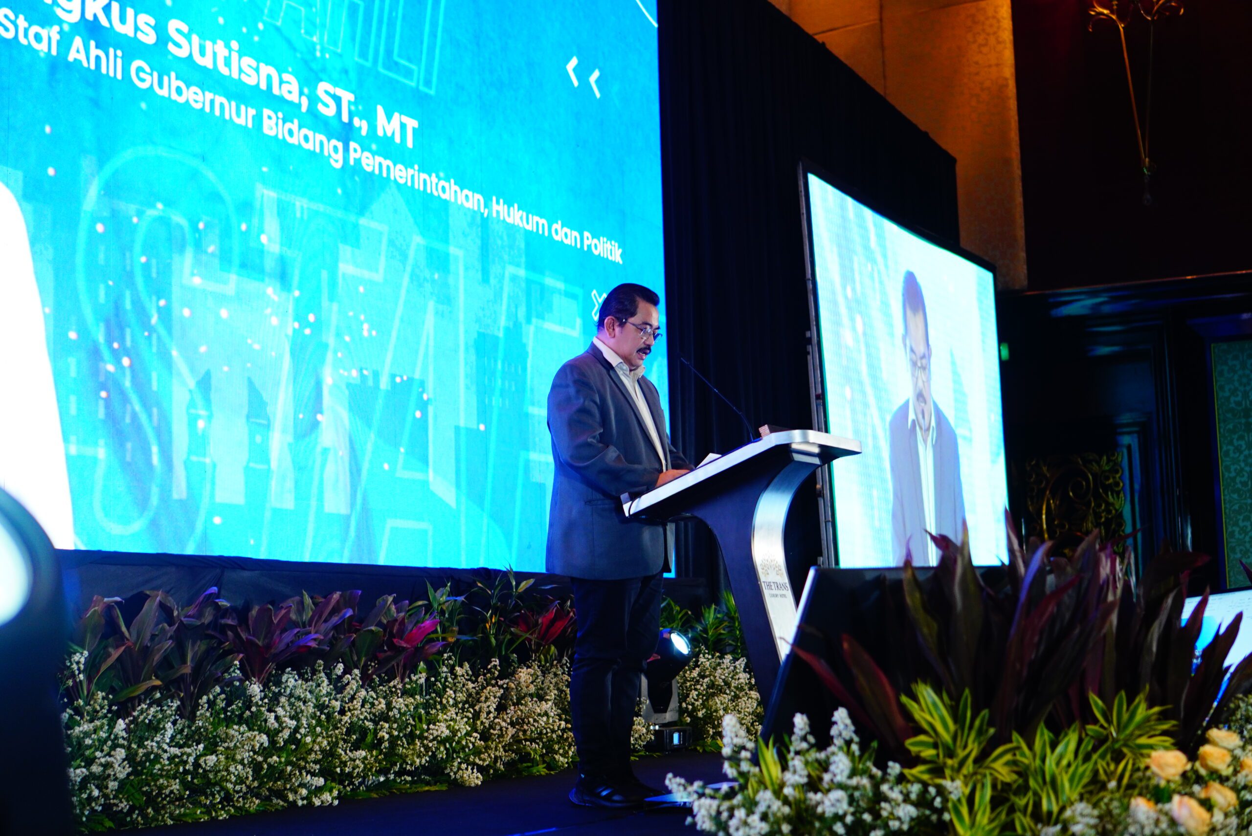 Panggung acara dengan LED Videotron berkualitas dari Warna Enterprise event organizer Bandung